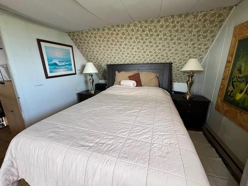 Bedroom - 426 Boul. Perron E., Caplan, QC - Indoor Photo Showing Bedroom