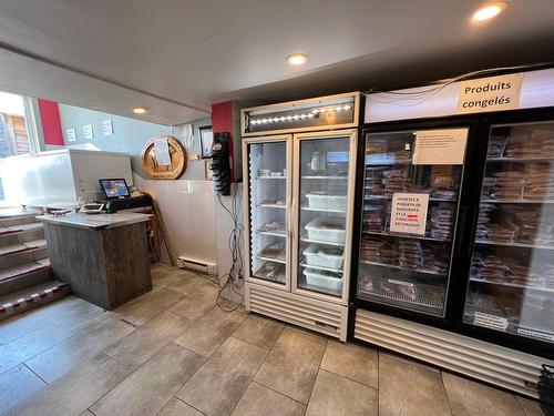 Commerce - 426 Boul. Perron E., Caplan, QC - Indoor Photo Showing Other Room