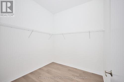 MBR walk-in closet - 1001 - 7711 Green Vista Gate, Niagara Falls (Oldfield), ON - Indoor With Storage