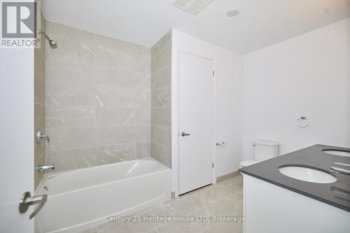 5-pc guest tub & shower - 1001 - 7711 Green Vista Gate, Niagara Falls (Oldfield), ON - Indoor Photo Showing Bathroom