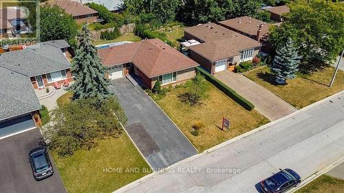 22 DUNCANNON CRESCENT  Brampton, ON L6T 3G1