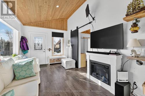 98 Cross Street, Port Colborne (Killaly East), ON - Indoor Photo Showing Living Room With Fireplace