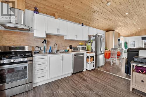 98 Cross Street, Port Colborne (Killaly East), ON - Indoor Photo Showing Kitchen