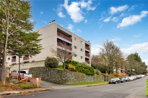 308-3255 Glasgow Ave, Saanich, BC - Outdoor