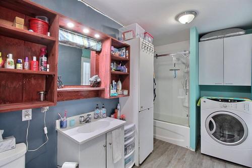 Salle de bains - 454 Rue Labrecque, Saint-Honoré-De-Shenley, QC - Indoor Photo Showing Laundry Room