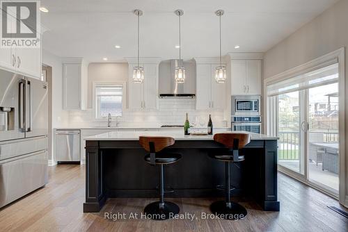 1038 Trailsway Avenue, London South (South B), ON - Indoor Photo Showing Kitchen With Upgraded Kitchen