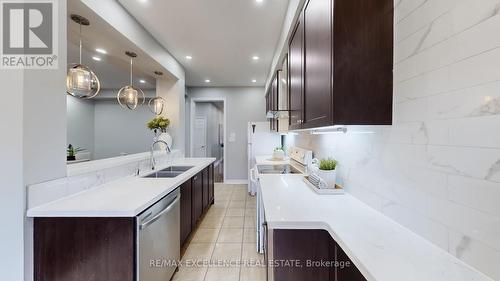 25 Vinewood Road, Caledon, ON - Indoor Photo Showing Kitchen With Double Sink With Upgraded Kitchen