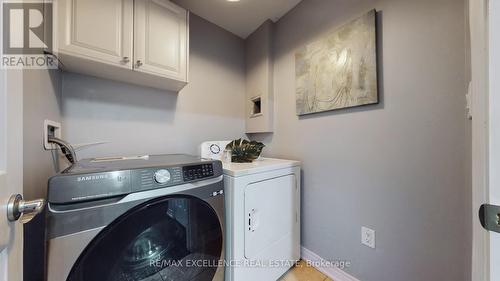 25 Vinewood Road, Caledon, ON - Indoor Photo Showing Laundry Room