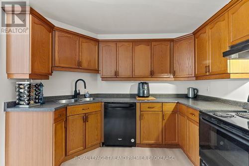 408 Brookhaven Place, London East (East A), ON - Indoor Photo Showing Kitchen With Double Sink