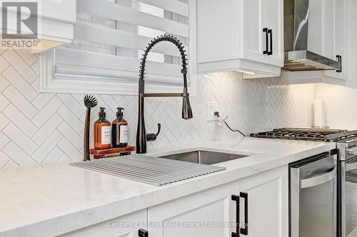 14 Bridlewreath Street, Kitchener, ON - Indoor Photo Showing Kitchen