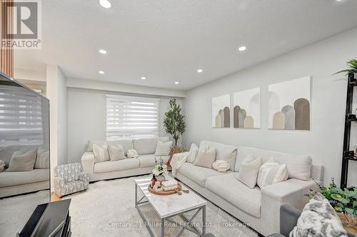 14 Bridlewreath Street, Kitchener, ON - Indoor Photo Showing Living Room