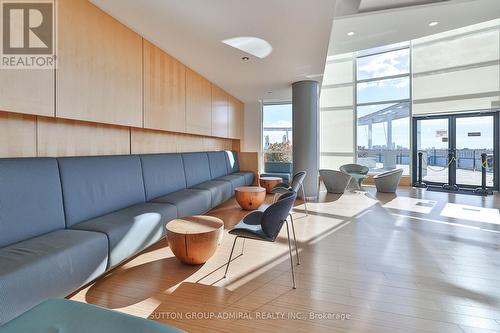 715 - 2885 Bayview Avenue, Toronto, ON - Indoor Photo Showing Living Room