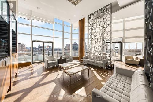 715 - 2885 Bayview Avenue, Toronto, ON - Indoor