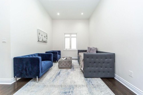 37 Royal West Drive, Brampton, ON - Indoor Photo Showing Other Room