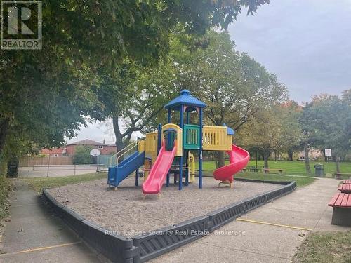 805 - 2556 Argyle Road, Mississauga, ON - Outdoor