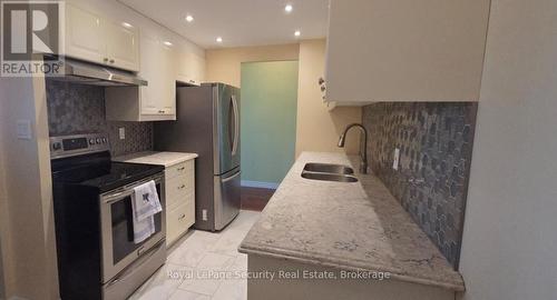 805 - 2556 Argyle Road, Mississauga, ON - Indoor Photo Showing Kitchen With Double Sink
