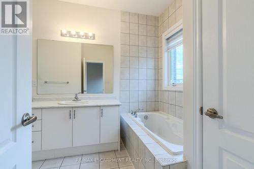 83 Great Falls Boulevard, Hamilton, ON - Indoor Photo Showing Bathroom