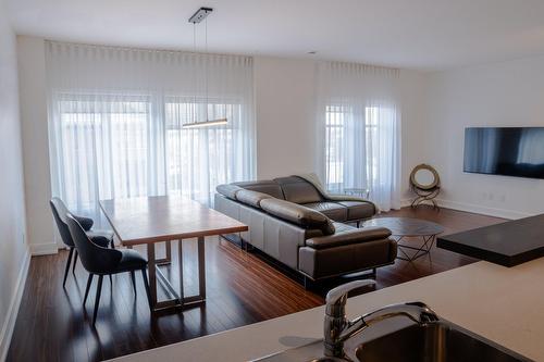 Kitchen - 7-2680 Rue Racine, Longueuil (Saint-Hubert), QC - Indoor Photo Showing Living Room