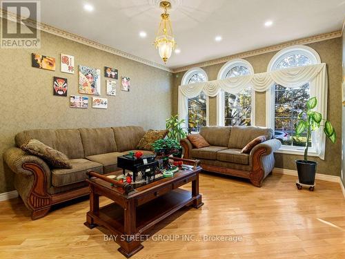 488 Cabot Trail, Waterloo, ON - Indoor Photo Showing Living Room