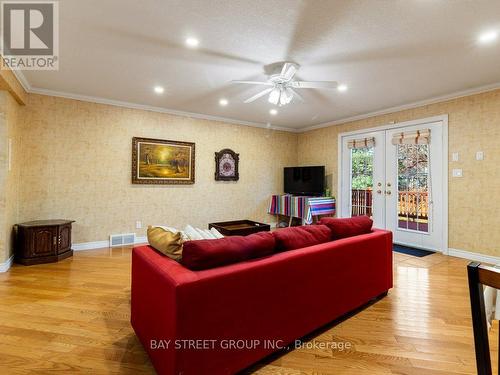 488 Cabot Trail, Waterloo, ON - Indoor Photo Showing Living Room