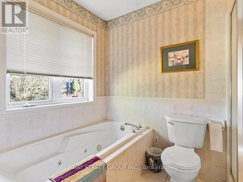 488 Cabot Trail, Waterloo, ON - Indoor Photo Showing Bathroom