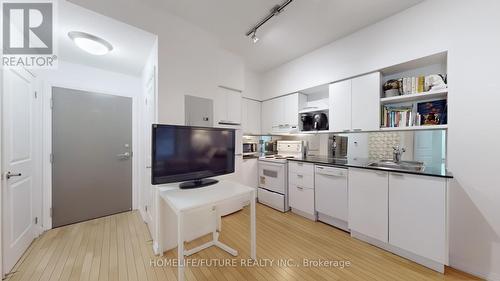 207 - 35 Hayden Street, Toronto, ON - Indoor Photo Showing Kitchen