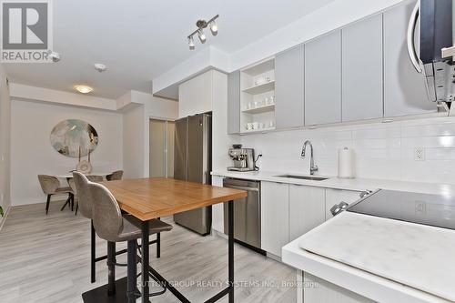 1409 - 4655 Metcalfe Avenue, Mississauga, ON - Indoor Photo Showing Kitchen With Upgraded Kitchen