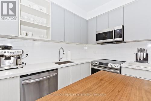 1409 - 4655 Metcalfe Avenue, Mississauga, ON - Indoor Photo Showing Kitchen With Stainless Steel Kitchen With Upgraded Kitchen