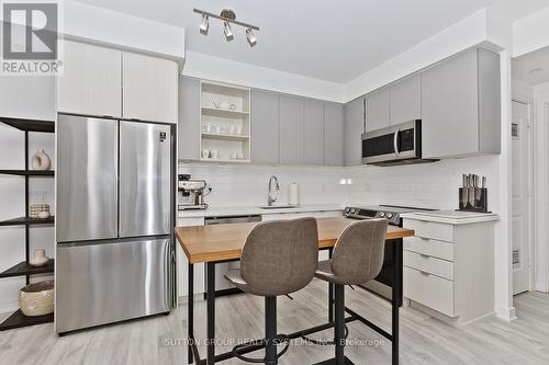 1409 - 4655 Metcalfe Avenue, Mississauga, ON - Indoor Photo Showing Kitchen With Stainless Steel Kitchen