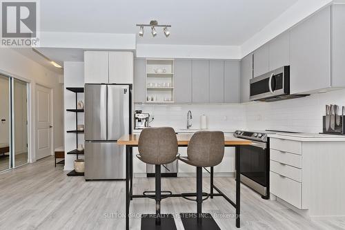 1409 - 4655 Metcalfe Avenue, Mississauga, ON - Indoor Photo Showing Kitchen With Stainless Steel Kitchen With Upgraded Kitchen