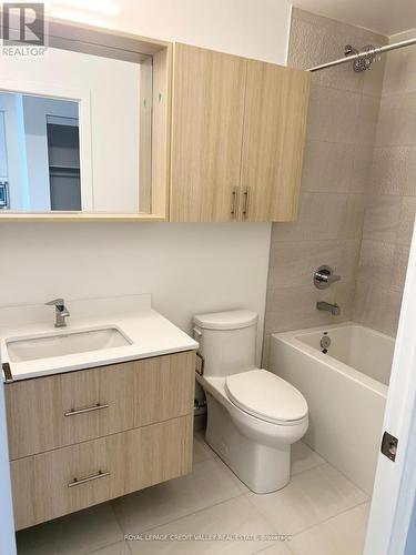 436 - 5105 Hurontario Street E, Mississauga, ON - Indoor Photo Showing Bathroom
