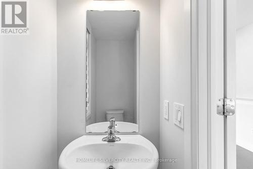 34 Mckay Avenue, Kawartha Lakes, ON - Indoor Photo Showing Bathroom