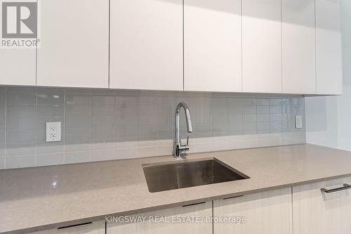 346 - 2485 Taunton Road, Oakville, ON - Indoor Photo Showing Kitchen