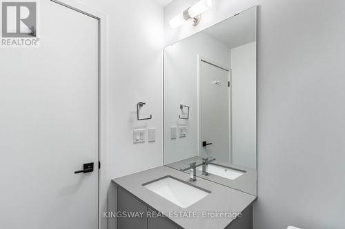 346 - 2485 Taunton Road, Oakville, ON - Indoor Photo Showing Bathroom
