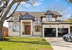512 WEYNWAY COURT  Oakville, ON L6L 4G7