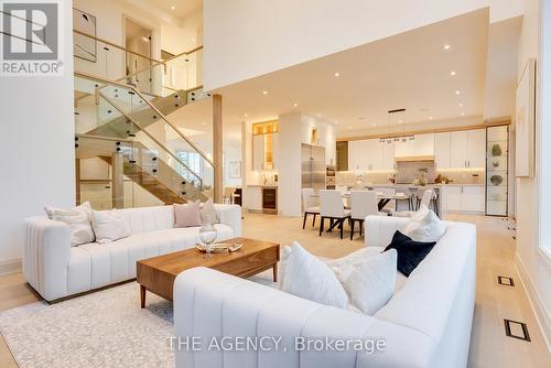 Kitchen combined/Family Dining Area/Family room - 512 Weynway Court, Oakville, ON - Indoor Photo Showing Dining Room