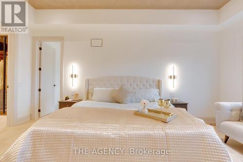 7pc ensuite and custom walk-in closet - 512 Weynway Court, Oakville, ON - Indoor Photo Showing Bedroom