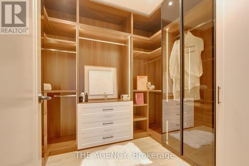 Primary spa-like bath w/curbless shower w/jets - 512 Weynway Court, Oakville, ON - Indoor Photo Showing Bathroom