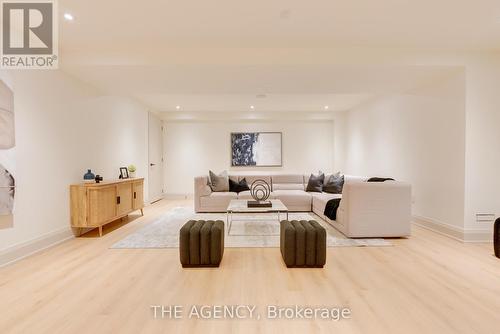 Basement Bedroom w/semi-ensuite. - 512 Weynway Court, Oakville, ON - Indoor Photo Showing Bedroom