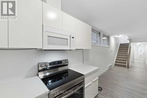 B - 828 B Maplewood Avenue, Ottawa, ON - Indoor Photo Showing Kitchen