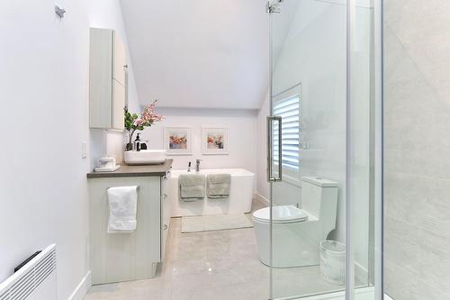 Salle de bains attenante à la CCP - 1202 Rue Shefford, Bromont, QC - Indoor Photo Showing Bathroom