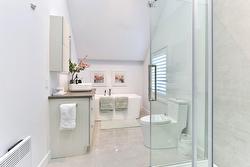 Salle de bains attenante à la CCP - 