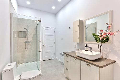 Salle de bains attenante à la CCP - 1202 Rue Shefford, Bromont, QC - Indoor Photo Showing Bathroom