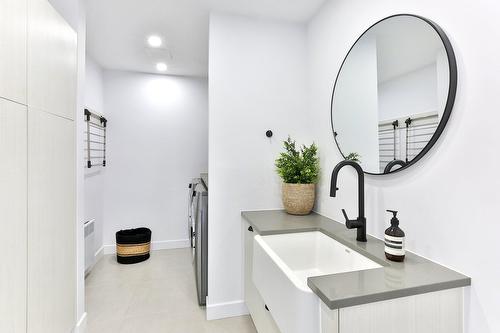 Salle de lavage - 1202 Rue Shefford, Bromont, QC - Indoor