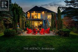 703 MADELINE HEIGHTS  Newmarket, ON L3X 2J6