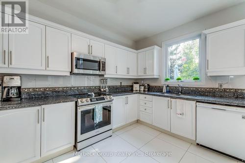 1436 Gulledge Trail, Oakville (Wt West Oak Trails), ON - Indoor Photo Showing Kitchen