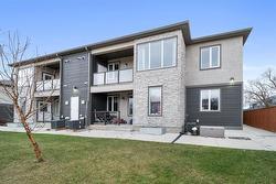 8 651 Kingsbury Avenue  Winnipeg, MB R2V 5A7