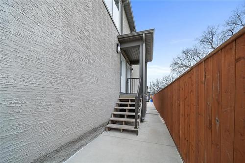 8 651 Kingsbury Avenue, Winnipeg, MB - Outdoor