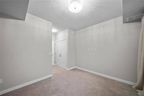 8 651 Kingsbury Avenue, Winnipeg, MB - Indoor Photo Showing Other Room