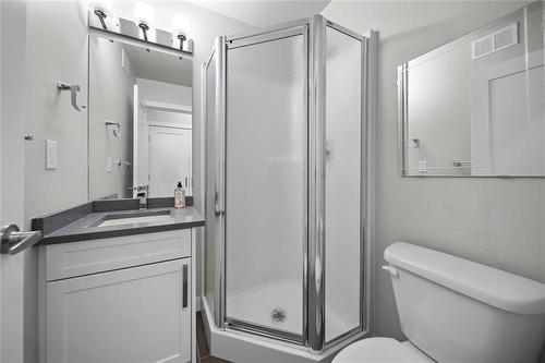 8 651 Kingsbury Avenue, Winnipeg, MB - Indoor Photo Showing Bathroom